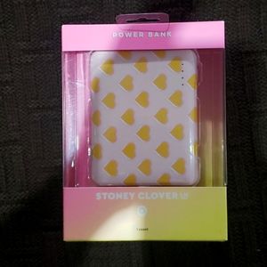 Stoney Clover Ln Power Bank
